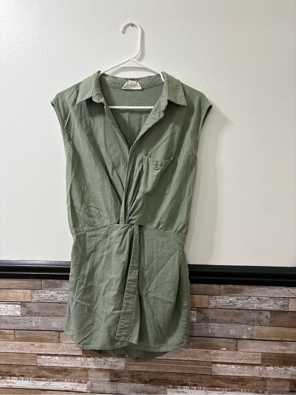 Love Riche Olive Green Sleeveless Romper Size Small